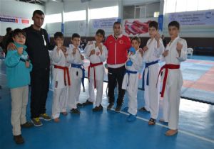 Karate Analig’de Erzurum damgası